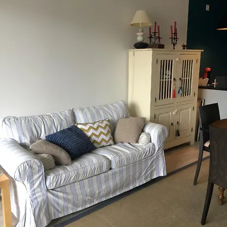 Tres Bel De 45m2 Avec Balcon Proche Port De *