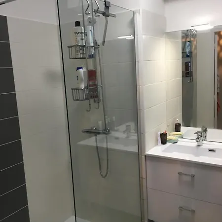 Apartman Tres Bel De 45m2 Avec Balcon Proche Port De